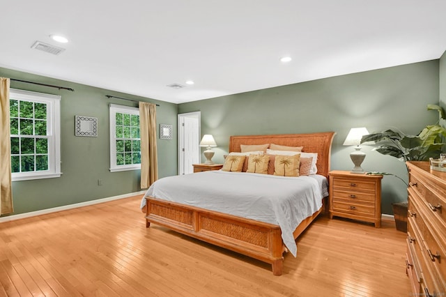 bedroom featuring light wood-style flooring, baseboards, and recessed lighting
