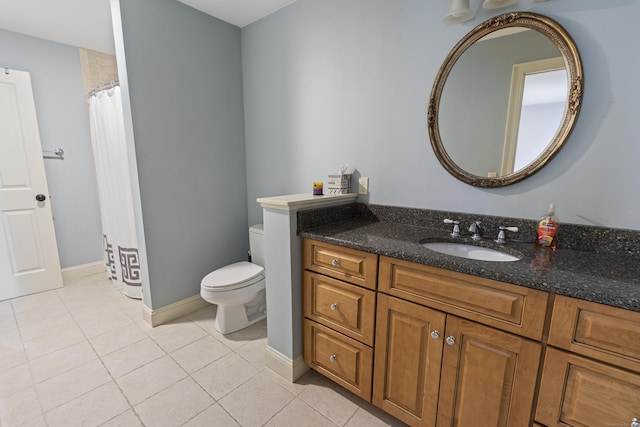 full bathroom featuring tile patterned flooring, curtained shower, vanity, baseboards, and toilet