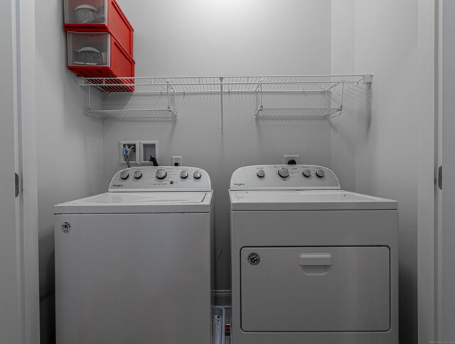 411 Brookside Ct Unit 411, Newtown, CT 06470 - laundry area with washing machine and clothes dryer