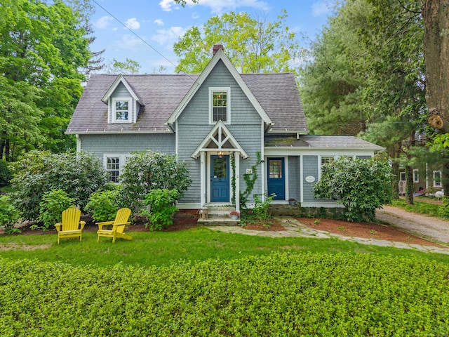 34 W Ave, Essex, CT 06426 - view of front facade with entry steps, a front lawn, and a shingled roof