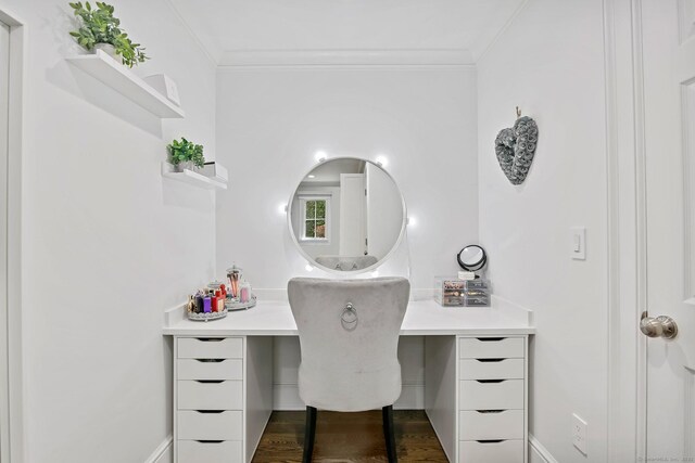office with built in study area, ornamental molding, baseboards, and dark wood-type flooring
