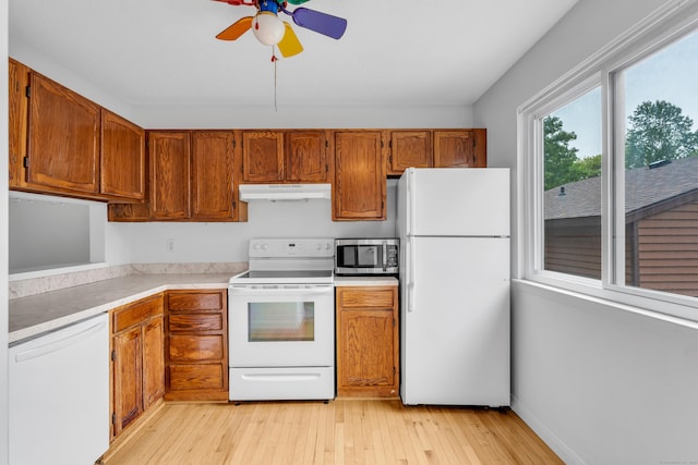 53 Cedar Knolls Dr Unit 53, Branford, CT 06405 - kitchen with white appliances, under cabinet range hood, ceiling fan, light countertops, and light wood-style floors