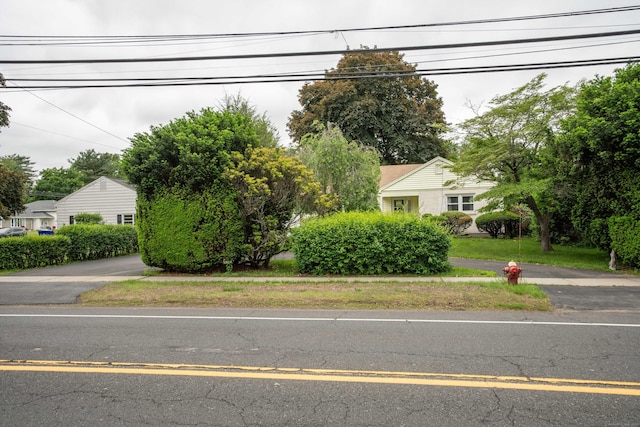955 N Main St, West Hartford, CT 06117 - view of obstructed view of property