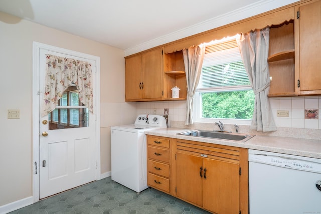 955 N Main St, West Hartford, CT 06117 - laundry area featuring washer / clothes dryer and baseboards