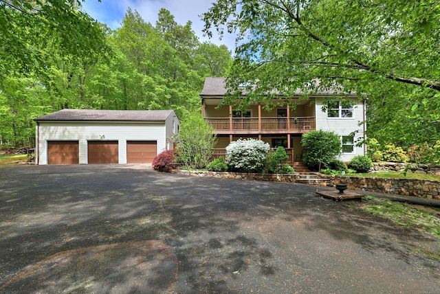 1540 Paradise Ave, Hamden, CT 06514 - view of front of property with an outbuilding and a detached garage