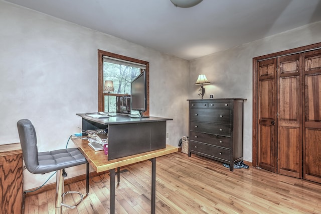 1540 Paradise Ave, Hamden, CT 06514 - office space featuring light wood-type flooring and baseboards