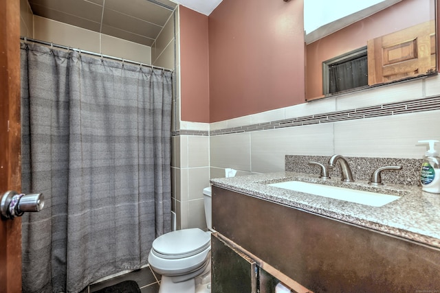 1540 Paradise Ave, Hamden, CT 06514 - full bath with tile walls, toilet, vanity, and curtained shower