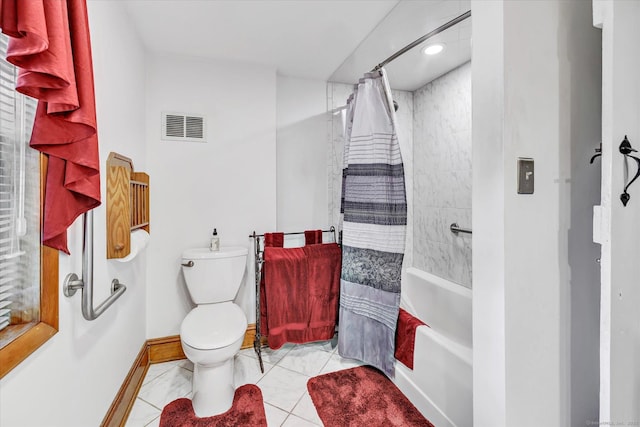 331 Elm St, Monroe, CT 06468 - full bathroom with toilet, baseboards, shower / bath combo with shower curtain, and recessed lighting