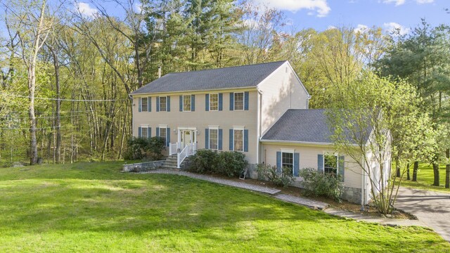6 Old Farm Rd, Woodbridge, CT 06525 - colonial-style house with roof with shingles and a front yard