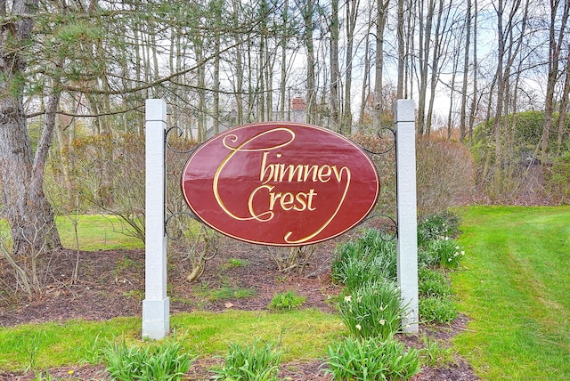 community sign with a yard