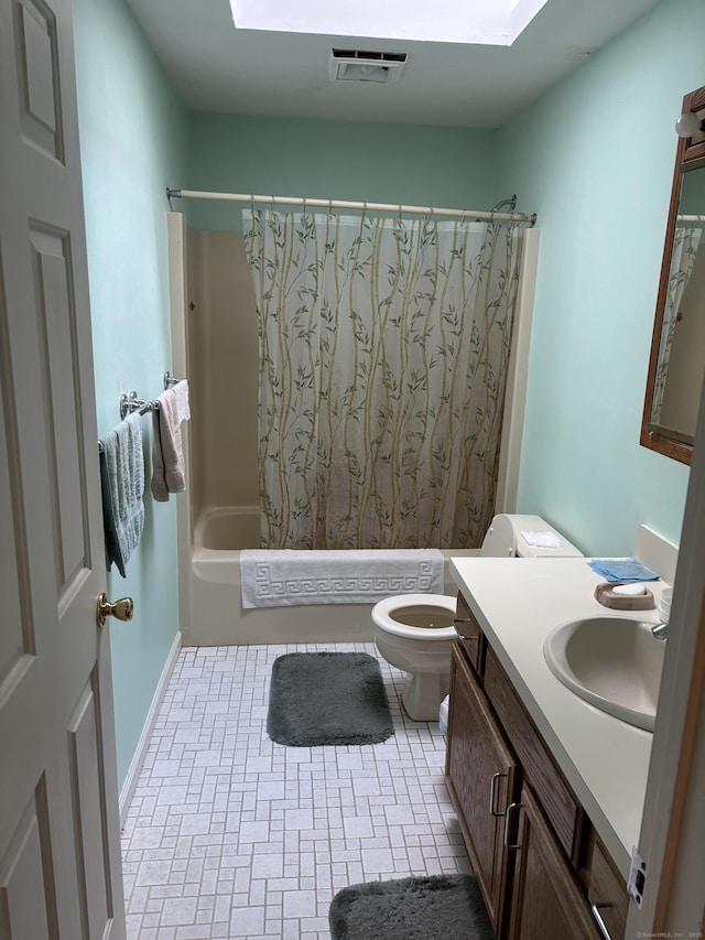 bathroom with shower / bath combo with shower curtain, a skylight, visible vents, and toilet