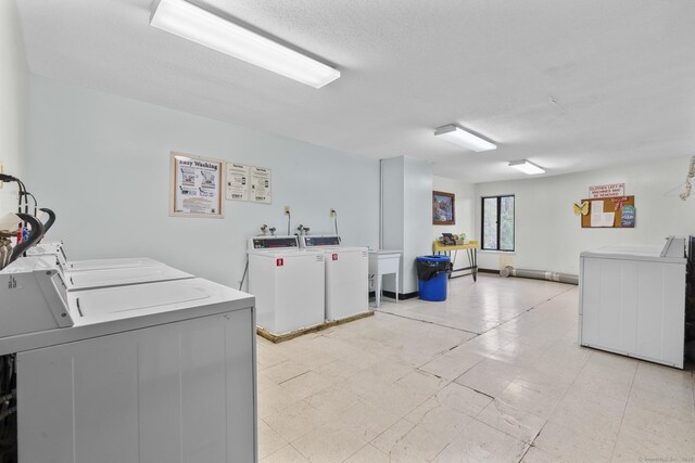 common laundry area featuring a textured ceiling and independent washer and dryer