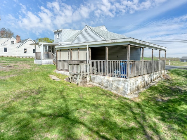 back of house featuring a yard