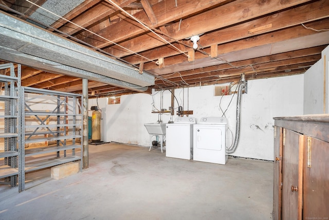 unfinished below grade area featuring washing machine and dryer