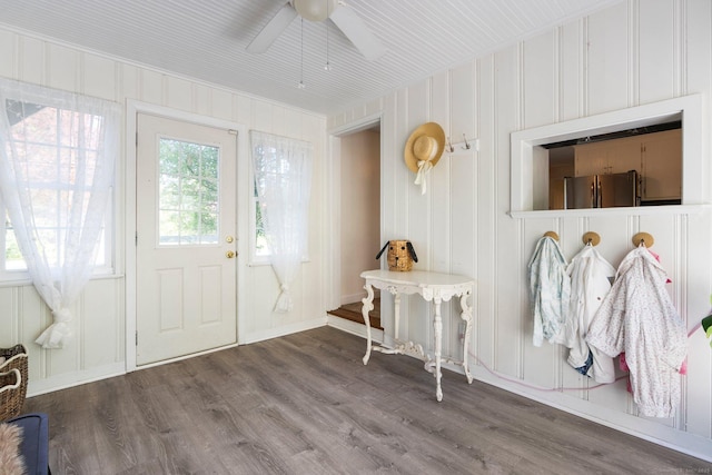 foyer featuring ceiling fan and wood finished floors