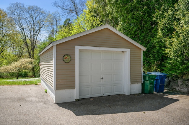 view of detached garage
