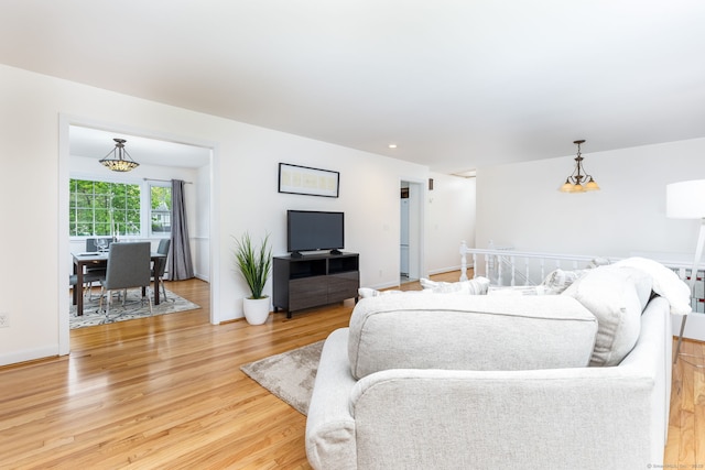 living area with light wood-type flooring and baseboards