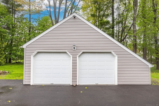 view of detached garage