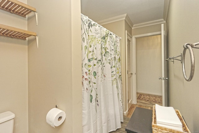 157 Kings Hwy Unit I, Milford, CT 06460 - bathroom featuring crown molding, a shower with shower curtain, wood finished floors, and toilet