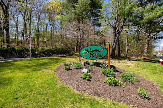 community sign featuring a lawn