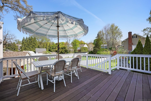 deck with outdoor dining space