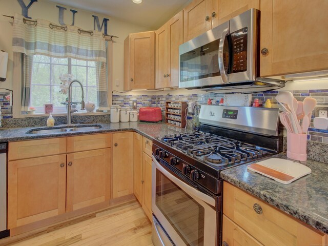 11 Stone House Dr, Plainfield, CT 06354 - photo 4