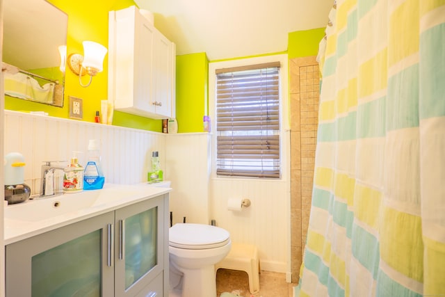 50 Fox Hill Rd, Stratford, CT 06614 - full bathroom featuring tile patterned flooring, wainscoting, curtained shower, vanity, and toilet