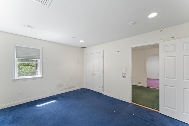 unfurnished room with baseboards, carpet flooring, visible vents, and recessed lighting