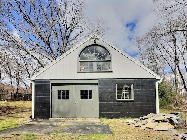 view of outdoor structure with an outdoor structure