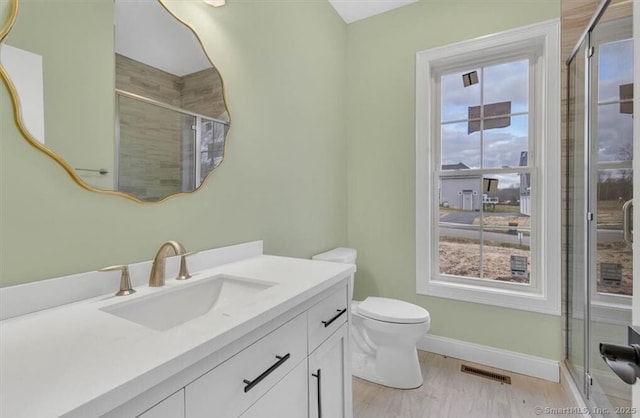 bathroom with visible vents, plenty of natural light, and tiled shower