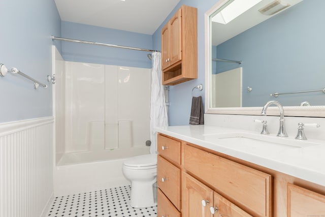 39 Wildemere Ave, Milford, CT 06460 - full bathroom featuring vanity, shower / bath combo, toilet, and visible vents