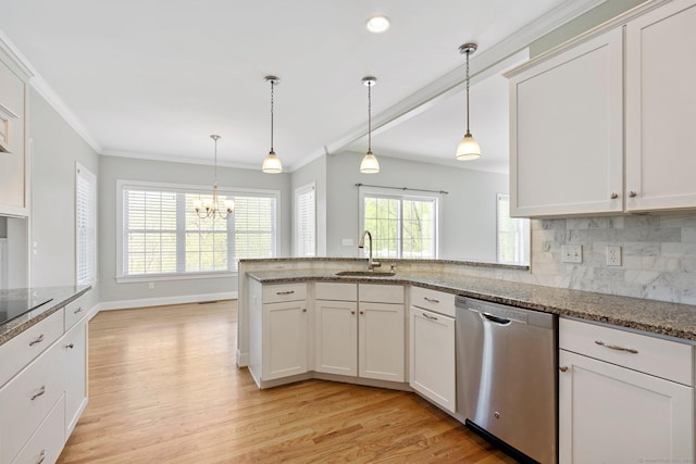 kitchen featuring crown molding, an inviting chandelier, a sink, light wood-type flooring, and stainless steel dishwasher