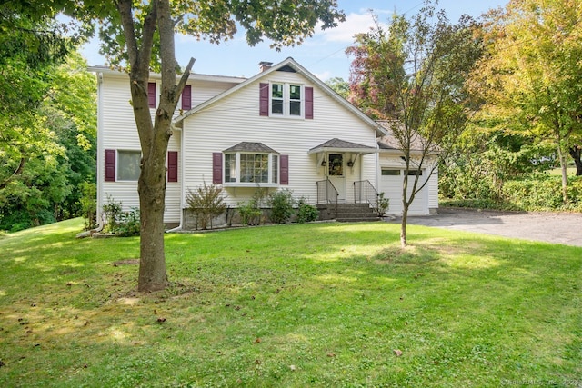 view of front facade with a front yard