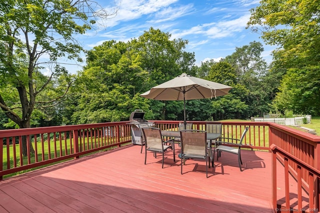 deck with outdoor dining space
