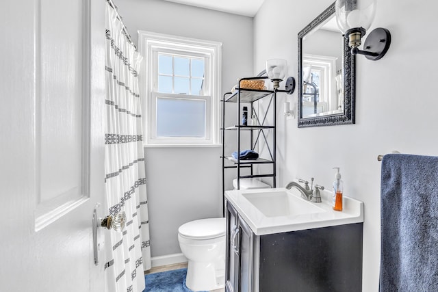 full bath with vanity, curtained shower, and toilet