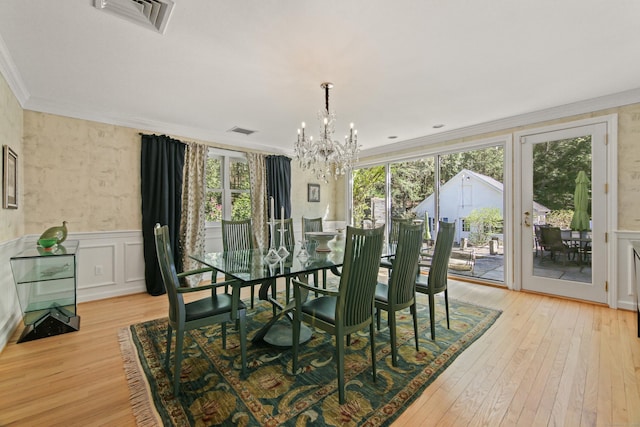 dining room featuring visible vents, crown molding, and an inviting chandelier