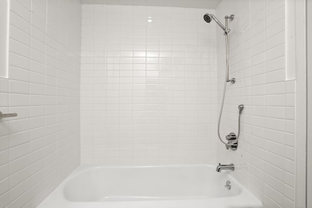 full bath with shower / bathtub combination