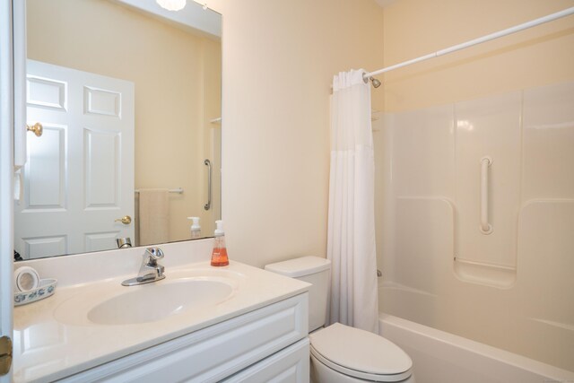 full bathroom with toilet, vanity, and shower / tub combo