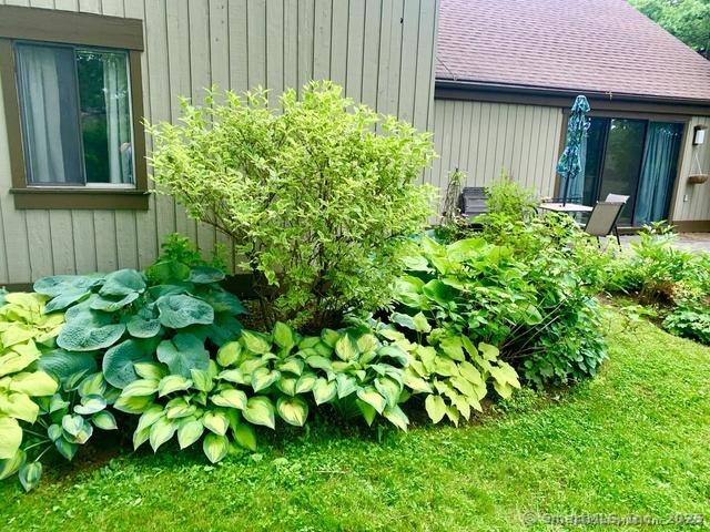 122 Heritage Vlg Unit B, Southbury, CT 06488 - view of side of property featuring a shingled roof