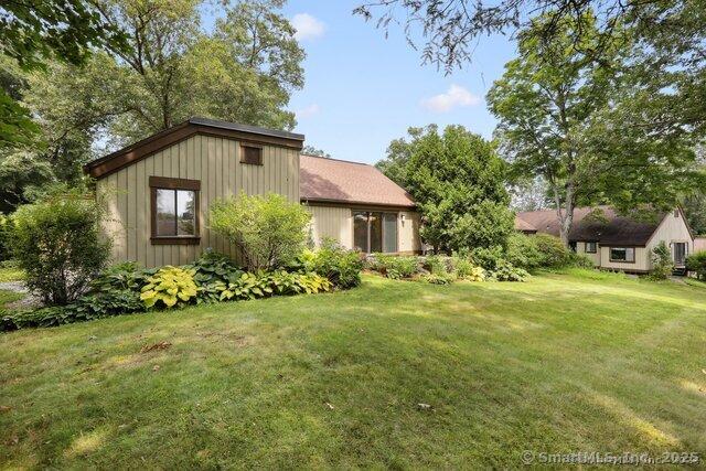 122 Heritage Vlg Unit B, Southbury, CT 06488 - view of green lawn