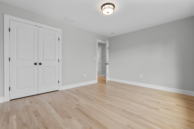 93 Wyoming St, Stratford, CT 06614 - unfurnished bedroom featuring light wood finished floors, baseboards, and a closet