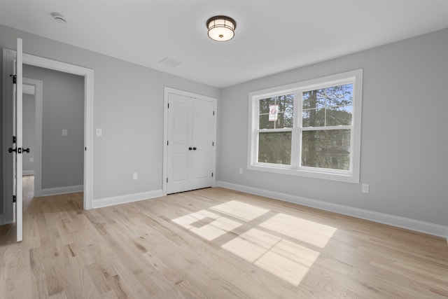 93 Wyoming St, Stratford, CT 06614 - unfurnished bedroom featuring light wood-style flooring, baseboards, and a closet