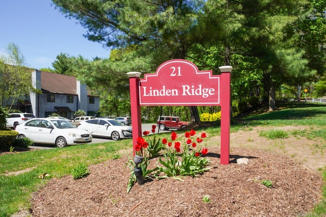 view of community / neighborhood sign