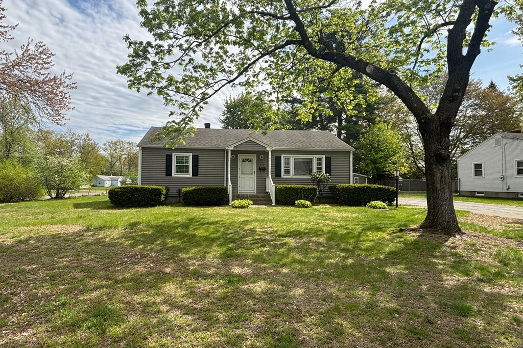 bungalow-style house with a front yard