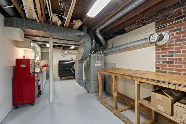 16 Willow Ln, Clinton, CT 06413 - unfinished below grade area with heating unit and heating fuel