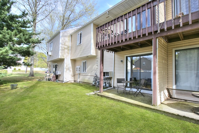 116 Hill St Unit 23, Milford, CT 06460 - back of property with a lawn