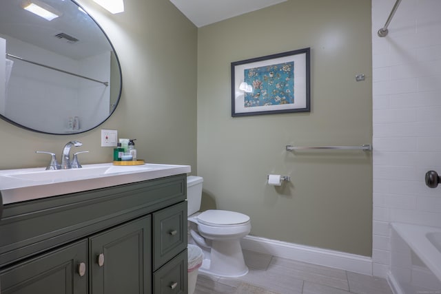 full bathroom with baseboards, toilet, vanity, and shower / bath combo