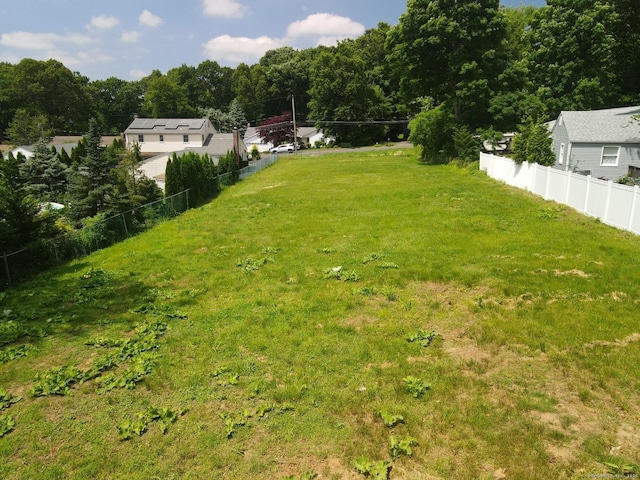 274 Cedarwood Ln, Newington, CT 06111