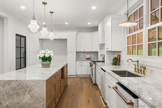 82 Indian Hill Rd, Wilton, CT 06897 - kitchen featuring stainless steel appliances, a sink, light wood-style floors, white cabinetry, and recessed lighting