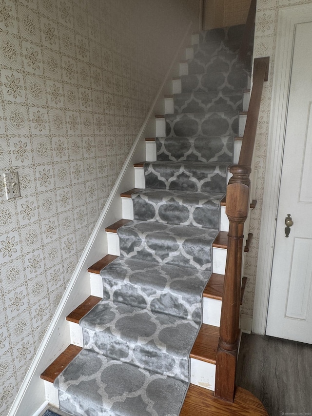 34 Knollwood Rd, East Hartford, CT 06118 - stairs featuring wallpapered walls